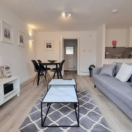 Roomspace Serviced Apartments - Kew Bridge Court Londra Esterno foto