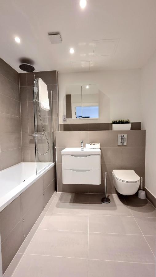 Roomspace Serviced Apartments - Kew Bridge Court Londra Esterno foto