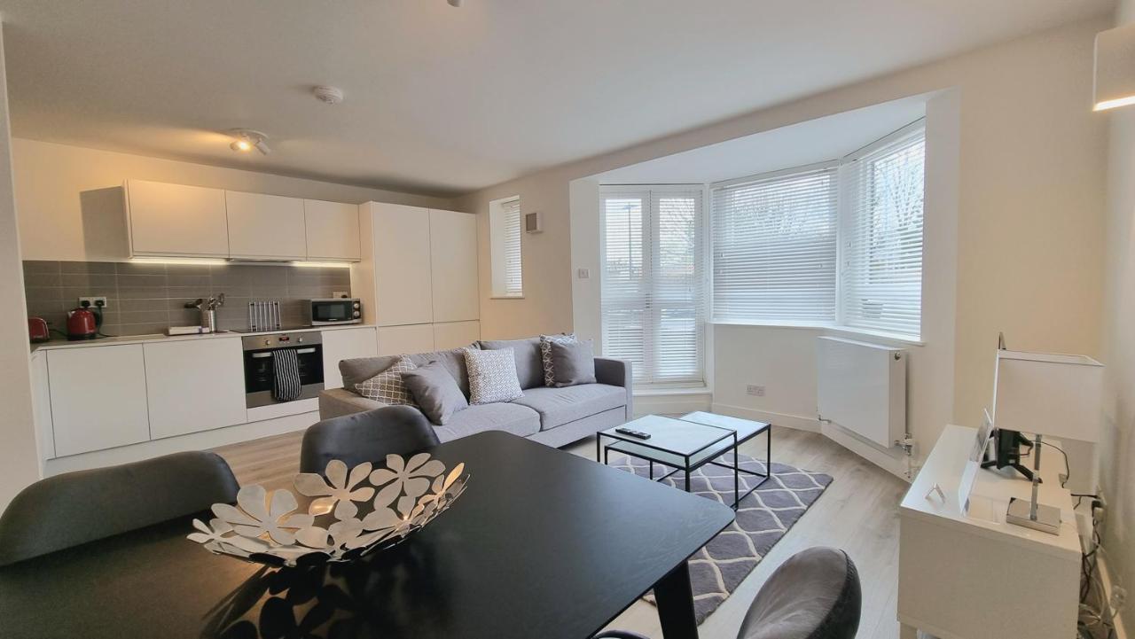 Roomspace Serviced Apartments - Kew Bridge Court Londra Esterno foto