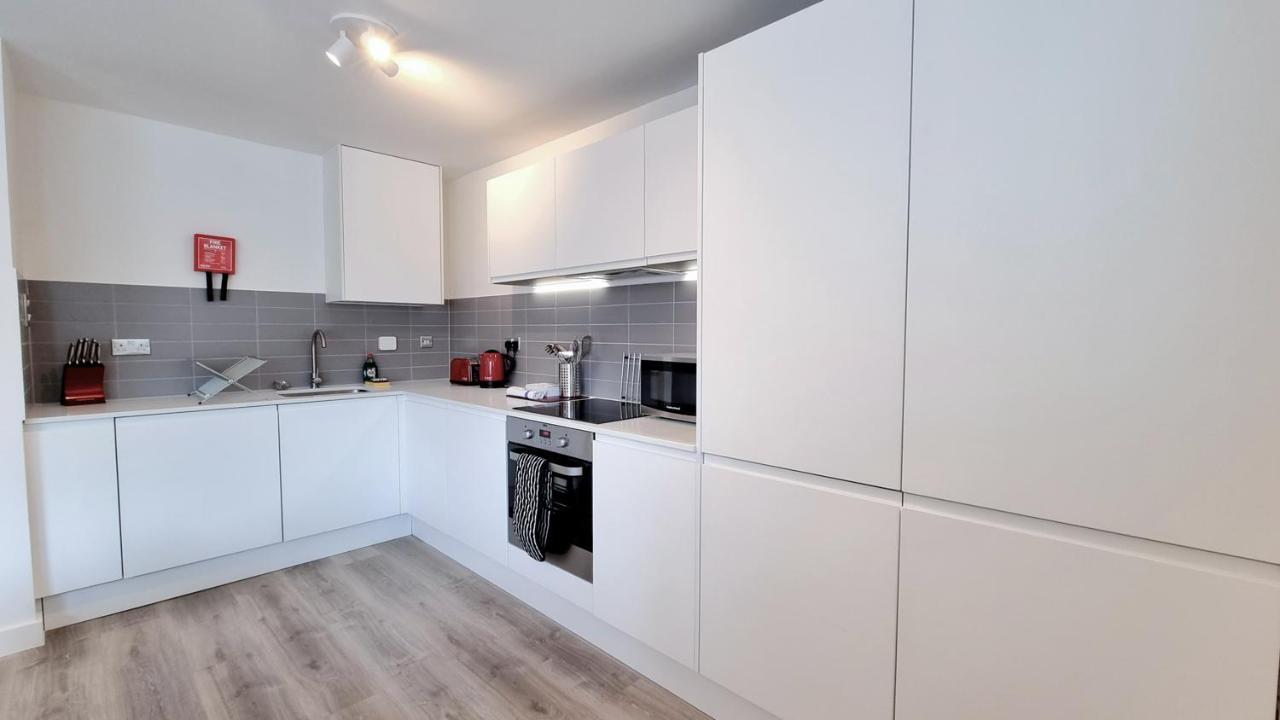 Roomspace Serviced Apartments - Kew Bridge Court Londra Esterno foto