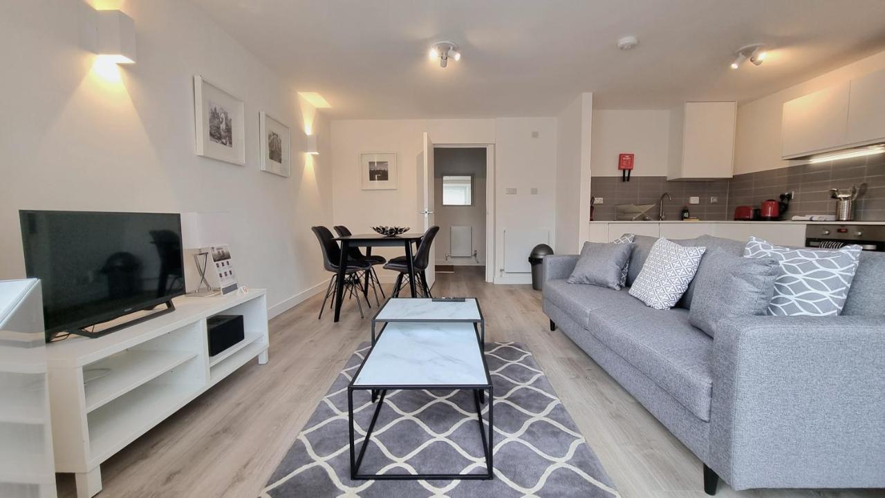 Roomspace Serviced Apartments - Kew Bridge Court Londra Esterno foto